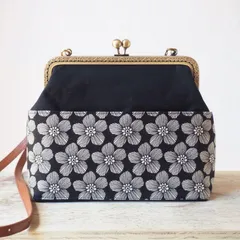 北欧風モノトーン花柄がま口バッグ/がま口バック/がま口ショルダーバッグ/ショルダーバッグ/北欧柄/がま口/がまぐち/斜めがけ/御朱印帳バッグ/長財布/バッグ/布バッグ/ポシェット/バック/モノトーン