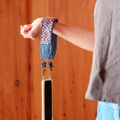 こぎん刺しハンドストラップ桜【スマホ☺︎刺繍】さくら☺︎サクラ☺︎傘ストラップ☺︎ ハンディファン⌘受注製作⌘