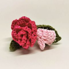 コサージュ・ブローチ：お花モチーフ《ピンク系》ハンドメイド