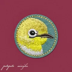 アイロン  ワッペン  メジロ  刺繍   丸バッジ アップリケ 小鳥 鳥 動物 バッジ 雑貨 ブローチ 小物