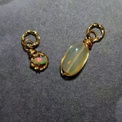 EOC29〜31🟨エチオピアオパールチャーム♥エチオピアオパールピアス　チャーム　遊色　フープピアス　　お守り　ネックレスチャーム　ピアス　イヤリング