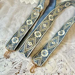 No.42 ショルダーベルト　スマホストラップ 4㎝幅 インド刺繍リボン ハンドメイド 薄ブルー　スパンコール