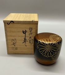 小路高春作 沈金菊彫 中棗 共箱 茶道具　V478　NT6 小路高春作 沈金菊彫 中棗 共箱 茶道具 V478 NT6 - メルカリ