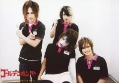 【中古】生写真(男性) ゴールデンボンバー/集合(4人)/横型・衣装黒ピンク・座り/CD「ゴールデン・アワー～下半期ベスト2010～ 」特典