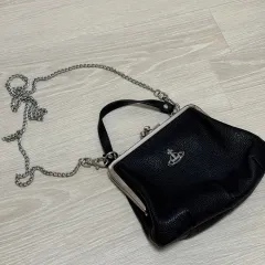 【美品】ヴィヴィアンウエストウッド　 メッセンジャーバッグ 黒　Vivienne 2025年最新】vivienne westwood ヴィヴィアンウエストウッド