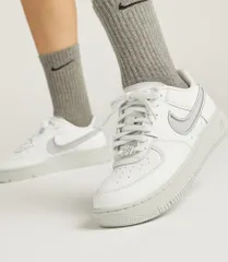 ナイキ エア フォース 1 ダンス NIKE W AIR FORCE 1 DANCE サミットホワイト/フォトンダスト/メタリックシルバー FJ7409-101