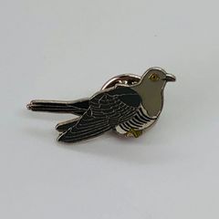 英国　ブリティシュ ワイルドライフ　『 カッコウ 』　ピンバッジ   British wildlife  鳥　バード　バッチ　ビンテージ　Barbour バブアー レトロ　昭和 　( BAT1399 )