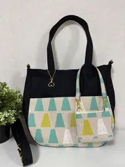 【裁縫ストア・ボヌール】大人かわいい　北欧風　しろくま柄　綿麻コットンキャンバス　丸底トートバック　ポケットいっぱい　ミニポーチ　ショルダーバッグ　ハンドメイド　ショルダーストラップ付き　ゴージャス  / №500-333