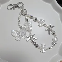 韓国ビーズキーホルダー*ストラップ*蝶パール*推し活に