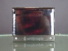 【未使用・新品】【公式正規取扱い】アルセラピィ(artherapie) パスケース『メタルプレートラスター』(BORDEAUX×ガンメタプレート)