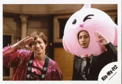 【中古】生写真(ジャニーズ) Kis-My-Ft2/藤ヶ谷太輔・宮田俊哉/横型・上半身・宮田右手頭・藤ケ谷左手上げ/「MUSIC COLOSSEUM」ジャケ写＆MV＆特典映像撮影オフショット/公式生写真