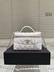 【今日特価】Vintage Chanel Bento Bag（ヴィンテージ シャネル ベントオバッグ）