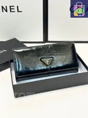 【今日特価】Prada プラダ オイルレザー二つ折り財布 耐久性に優れ、仕上げ精良