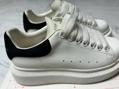 2025年最新】ALEXANDER McQUEEN スニーカーの人気アイテム