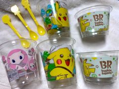【おまけ付き】ポケモン　サーティワンコラボ　カップ・スプーンセット（モンスターボール型カプセルのおまけ付き）