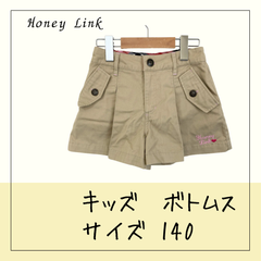 70823 ★ キッズ ボトムス 【Honey Link】140㎝ 女の子 プリーツ入りハーフパンツ キュロットパンツ 左下裾にロゴあり 後ろポケットハート型 ピンクのステッチ 洗い替え ロゴ入りボタン USED商品