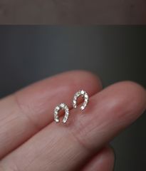 BLOOM K10 WG ホースシュー ダイヤ ピアス 0.09ct 5回未満 - メルカリ
