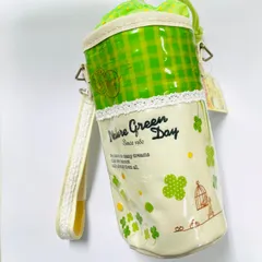 ペットボトルケース　ナチュラルグリーン（四つ葉のクローバー×ギンガムチェック柄）　レース付きストラップ　ドリンクホルダー・ペットボトルホルダー　ファンシー・平成レトロ・昭和レトロ・クラックス