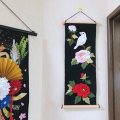 白文鳥と牡丹のタペストリー　　Tapestry with White Java Sparrow and Peonies