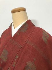 【中古】 Sサイズ 紬 正絹 赤茶地に枝花文様 袷着物 