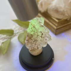 【E7062】蛍光鉱物＊玉滴石（ハイアライト）＊ブラックライトで蛍光＊メキシコ＊Hyalite