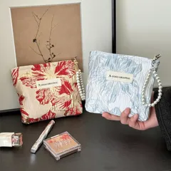 【再・再・再入荷！最短当日発送！】化粧ポーチ メイクポーチ 大容量 コスメポーチ 持ち運び サニタリーポーチ 小さめ コスメ収納 可愛い 刺繡入り トラブルポーチ 旅行 華やか パールチャーム付き 生理用品 ナプキンインナーバッグ おしゃれ 上品