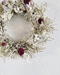 ホワイトリース❄️⛄️雪の国をイメージしたリース❄️ドライの薔薇を飾って🥀ホワイトリース⛄️ウェディングにも