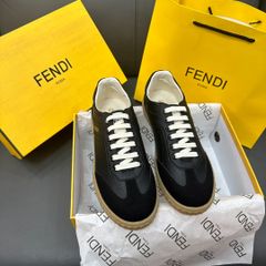 FENDI カジュアルスニーカー、黒