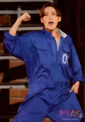 【中古】アイドル Snow Man/目黒蓮/ライブフォト・膝上・衣装青・右手グー・左手腰・口開き/「少年たち To be!」ステージフォト第2弾