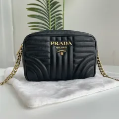 美品【プラダ】ダイアグラム ミニクロスバッグ PRADA 極 美品 プラダ ダイアグラム ロゴ 金具 レザー 本革 2way
