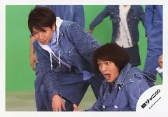 【中古】生写真(ジャニーズ) 関ジャニ∞/大倉忠義・丸山隆平/上半身・横型・衣装ジーンズ生地・大倉膝上に肘・丸山口開いてる/公式生写真