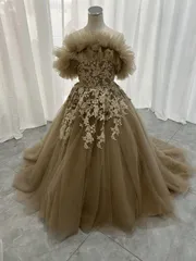 人気上昇！カラードレス カーキ色 取り外しオフショルダー 花嫁/ウェディングドレス 優しい