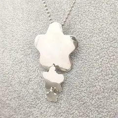 【美品】フラワーモチーフペンダントトップ　3連　SILVER　シルバー925　15.9ｇ