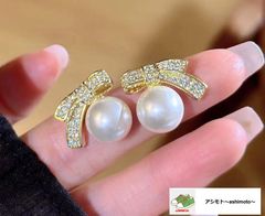 ☆新品未使用「送料込」ピアス//リボンとパール//エレガント//10ｍｍ//12
