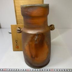 花瓶■古い備前焼き 三切花瓶 立ち花生け 花器 耳付き 共箱 時代物 骨董品■ 備前焼 伊勢崎満造 耳付花生 花器 花瓶 花入 共箱 - メルカリ