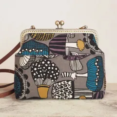 キノコのがま口バッグ/がま口/がま口ショルダーバッグ/ショルダーバッグ/北欧柄/ガマグチ/がまぐち/斜めがけ/御朱印帳バッグ/長財布/バッグ/布バッグ/ポシェット/ギフト/プレゼント