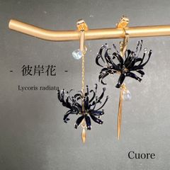 彼岸花 アシンメトリー/青 ピアス/イヤリング結婚式 ブライダル ウェディング お花 フラワー 成人式 浴衣 着物 和装 和服 正月 秋 誕生日 プレゼント ギフト 母の日 入学式 卒業式 袴 おしゃれ