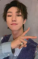 【中古】コレクションカード(男性) SEVENTEEN/THE 8(ディエイト)/衣装水色・左手ピース・裏面青/CD「3RD Album ： An Ode(Begin ver.)封入特典フォトカード