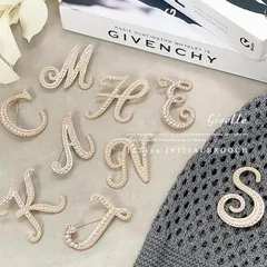 [DIVA Rose] 【新品送料込み】ブローチ パールブローチ イニシャル パール イニシャルブローチ アルファベット ピンバッチ レディース