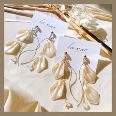 【304ステンレスポスト 24KGP本金メッキ】 花びら パール ゆらゆらチェーン ワイヤー シルバー ゴールド ピアス 天然 クォーツ クリスタル ブライダル ウェディング ハンドメイドピアス アレルギー対応 【イヤリング変更可能】