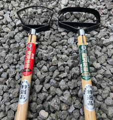 【両刃で使いやすい！大型・中型で使い分け可能！お得な草削り2本セット！多少の訳あり特価！】 別撰  両刃大型草削り 1350mm焼柄+ 別撰  両刃中型草削り 900mm焼柄　計2本セット