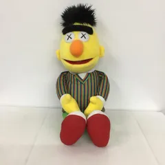 【美品】セサミストリート×KAWSカウズ　コラボぬいぐるみ ユニバ 正規品☆kaws セサミ コラボ☆SEEING/WATCHNIG ぬいぐるみ
