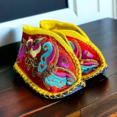 繍】 ☆ 民俗 黒地花蝶紋纏足靴 ☆ 清朝期 花卉 胡蝶 刺繍文様