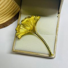 最新のデザイン イチョウ ブローチ k18仕上げ 装飾品ヴィンテージ