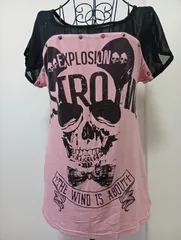 【GOHST OF HARLEM／ゴーストオブハーレム】ブラック・シースルー・ショルダー スカル・リボンタイ・プリント スタッズ付き ピンクTシャツ💀 187.