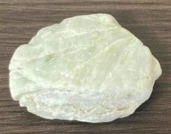 超特価1,700円！「ブルー瑪瑙」の透過度の美しい原石！（阿波翡翠研究所）