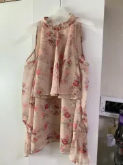 Not your rose(ノットユアローズ) オフショルダーフリル ブラウス ベージュ色を販売しています