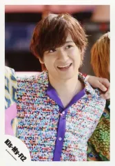 【中古】生写真(ジャニーズ) Kis-My-Ft2/宮田俊哉/上半身・衣装紫・黒・赤・緑・白・顔傾げ・口開け・目線右上・肩組み・隣にメンバー/「Sha la la☆Summer Time」PV＆ジャケ写撮影/公式生写真
