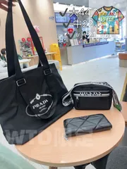[本日特価] TOP New 2025 高品質3点セット - Prada カジュアルキャンバスバッグ + カメラバッグ + Prada財布 本日限定特別割引！[本日特価|新品未使用品]