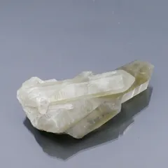 マダガスカル産　水晶　ポイント　虹入り 1.2キロ　鑑賞石　石　置物　オブジェ マダガスカル産水晶ポイント虹入り 1.2キロ鑑賞石石置物オブジェ